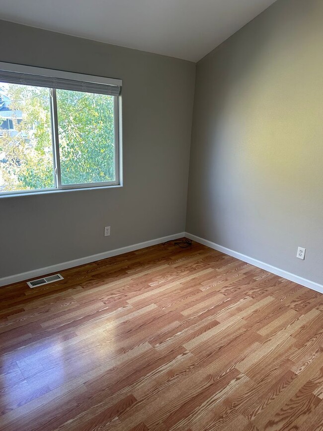 Building Photo - Clean, spacious, 2 bedroom, 2.5 bath townhome - near Buckley AFB!