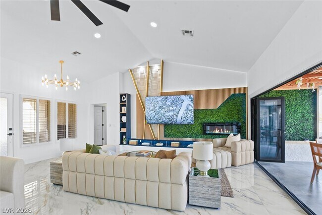 Building Photo - 2652 Golfside Dr