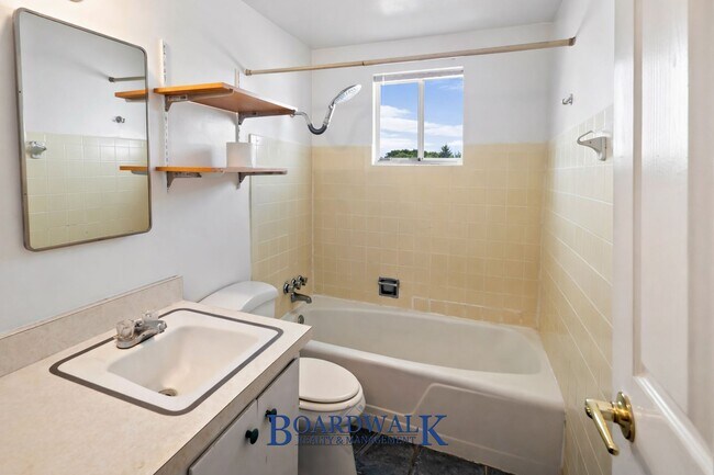 Building Photo - 1016 E 3825 S