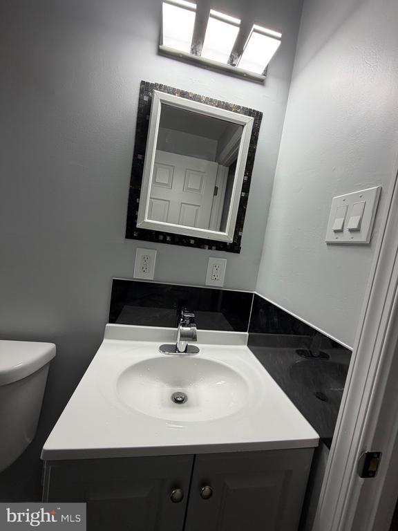 Building Photo - 2004 Kelmore Rd