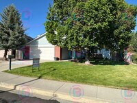 Building Photo - Spacious 4-bedroom, 3-bath home located in...