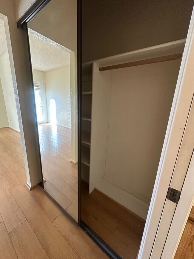 Building Photo - Spacious Remodeled 2 Bed/2Bath Condo!