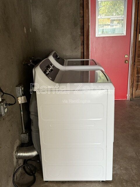 Building Photo - 1421 W 21st St