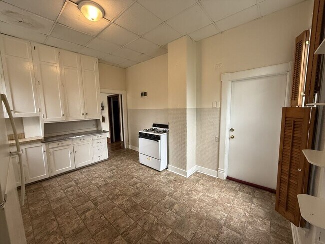 Building Photo - 1544 D St