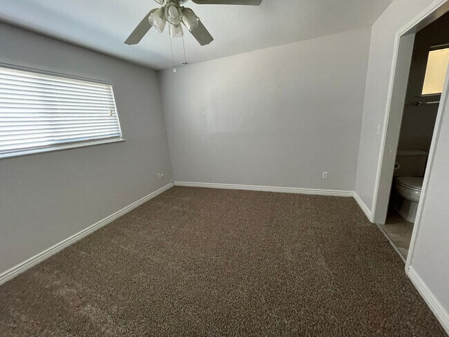 Building Photo - Spacious home in Tulare coming soon!
