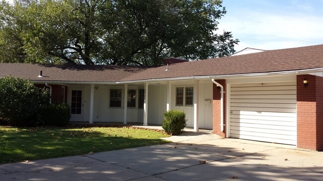Building Photo - 2922 Quivira Ave