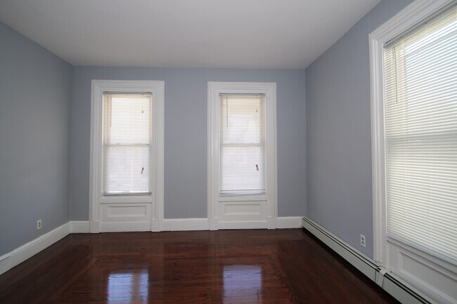 Building Photo - 273 Lloyd St