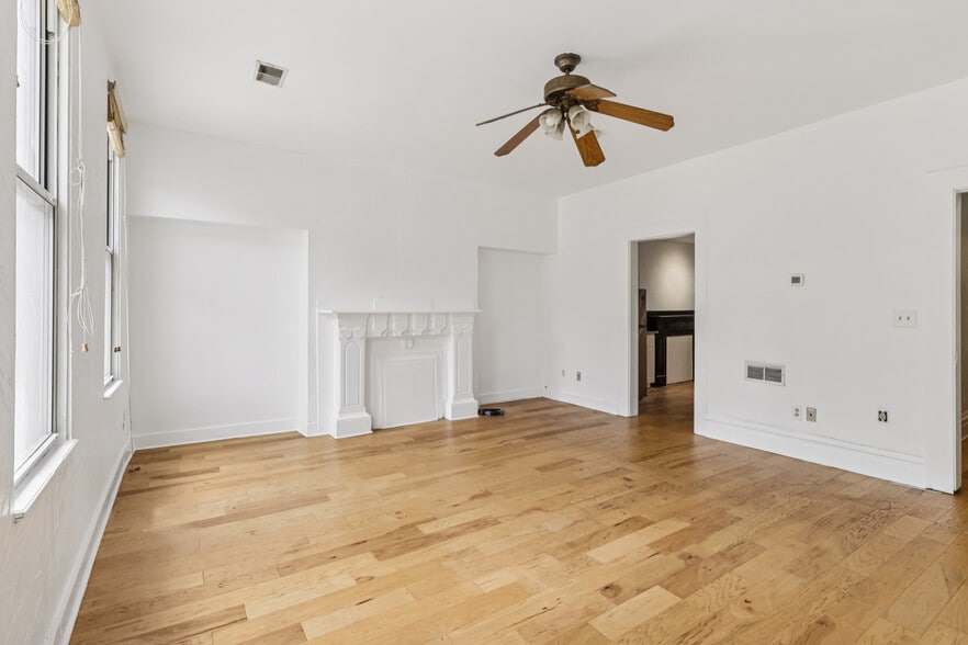 Family RM - 4723 Butler St