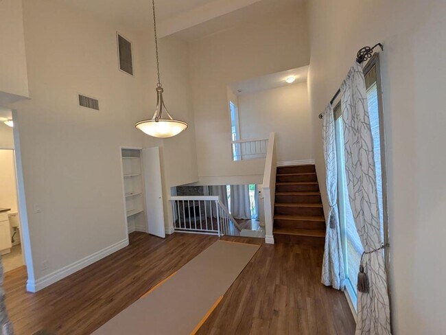 Building Photo - 10051 Topanga Canyon Blvd