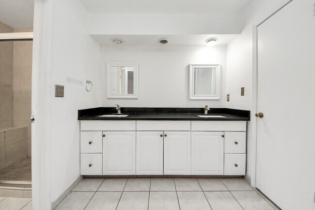 Building Photo - 6230 Grandvale Dr