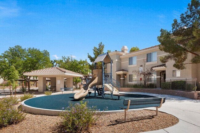 Building Photo - *VERY NICE CONDO IN GATED COMMUNITY !