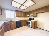 Building Photo - Spacious Home on the West Side of Redding ...