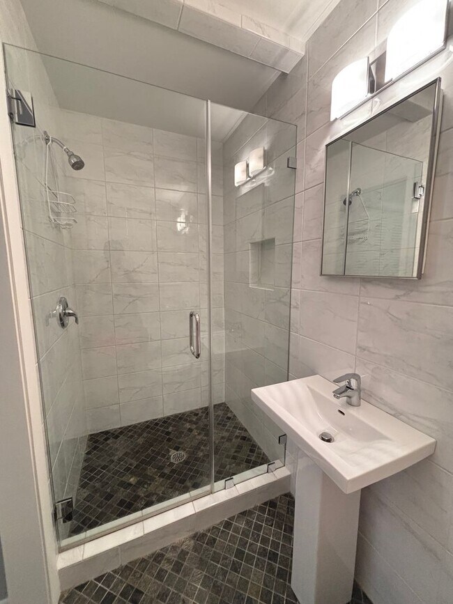 Building Photo - A House For Rent Does Not Come For Rent Ve...