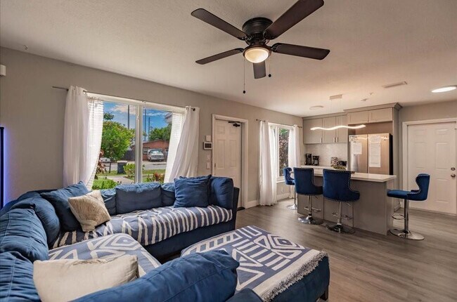 Building Photo - 422 Phippen Waiters Rd