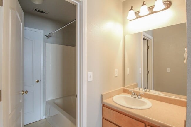 Building Photo - 1440 Serrano Pl