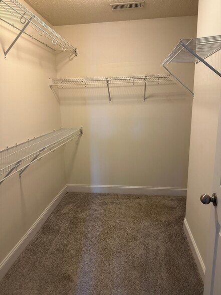 Building Photo - 623 Wyndhurst Dr