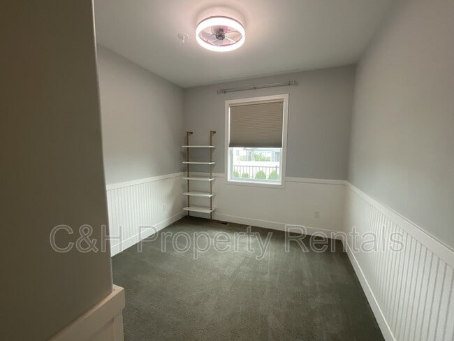 Building Photo - 5506 Sunny Cv