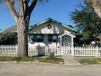 Building Photo - "Charming 2-Bed Home with Granite Touches in Tracy's Heart!"