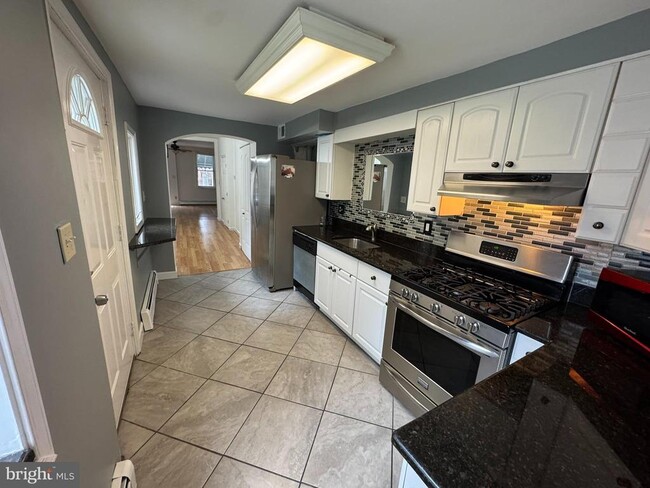 Building Photo - 1008 Stiles St