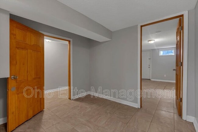 Building Photo - 2023 Sullivant Ave