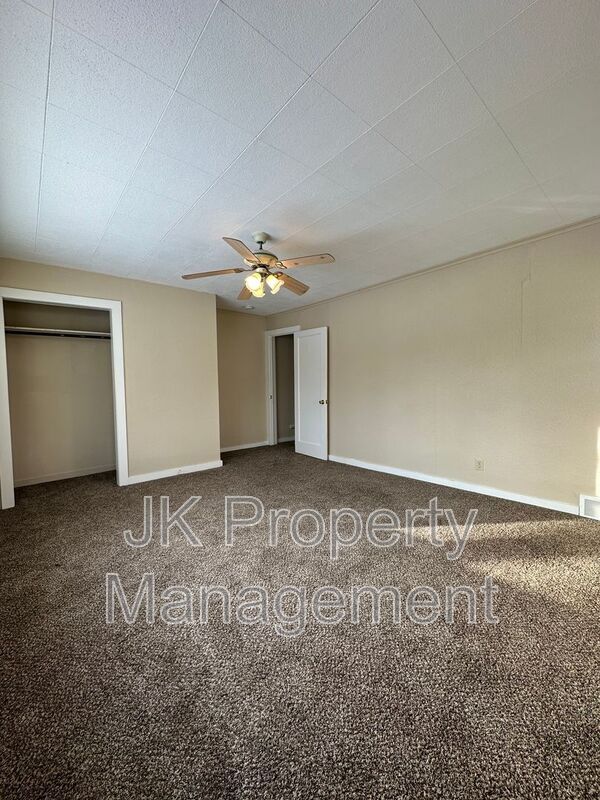 Building Photo - 1012 7th Ave S