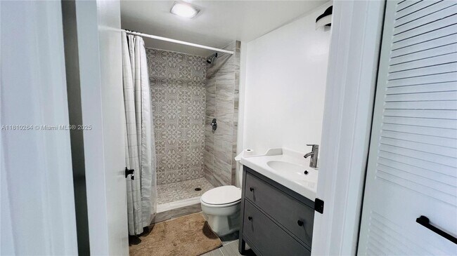 Building Photo - 20515 E Country Club Dr