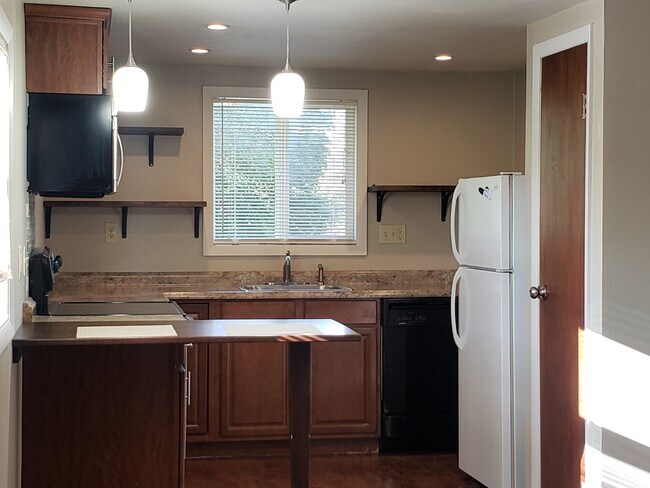 Primary Photo - 9049 River Rd