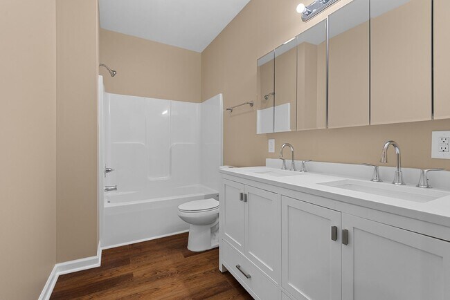 Building Photo - $500 OFF Special - 4Bd/ 2Bath Ranch Style home mins from Downtown Burlington