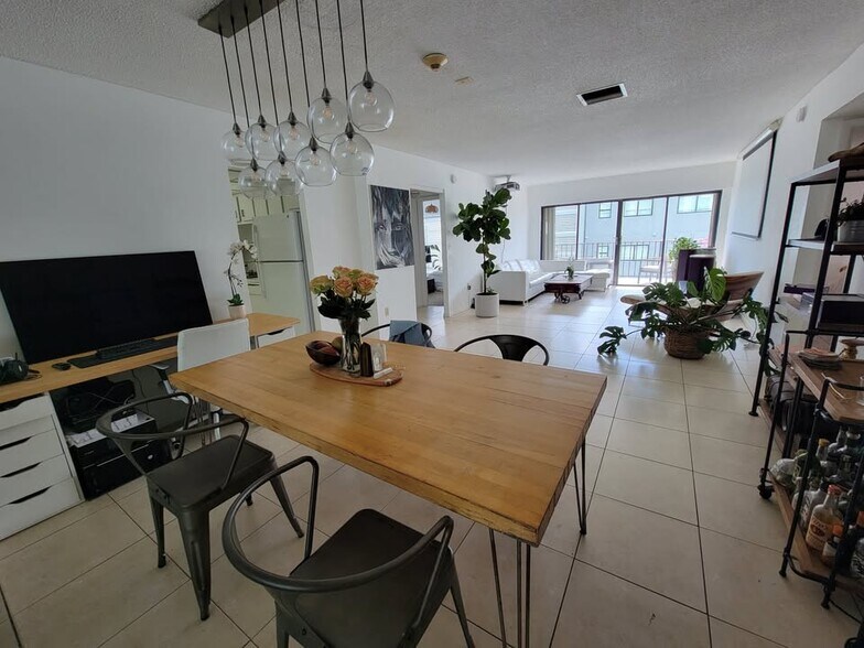 Building Photo - 575 Crandon Blvd