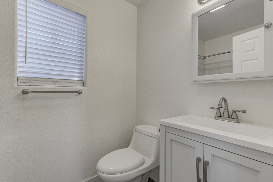 Building Photo - 6512 Manassero Way
