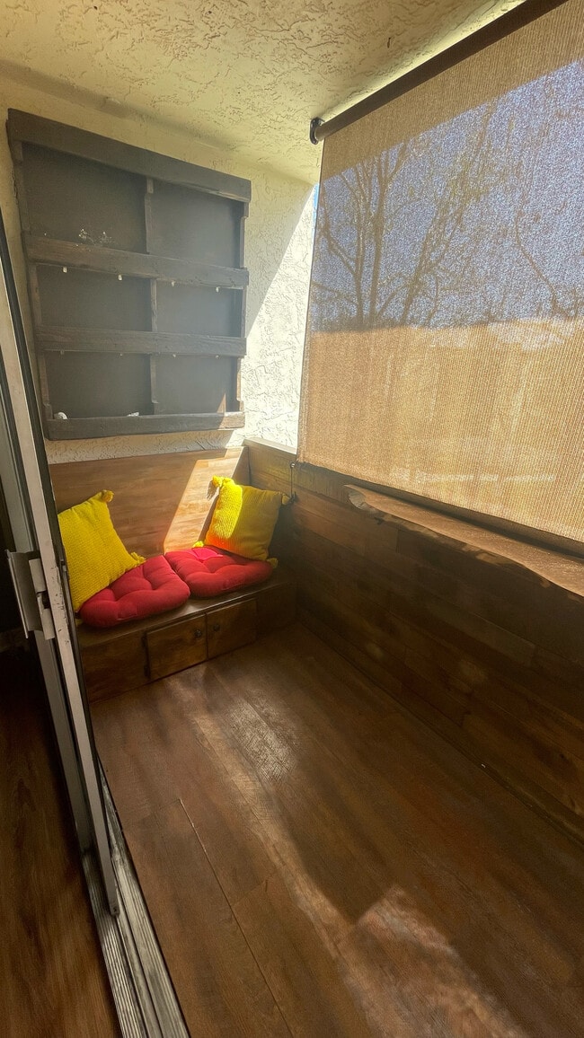 Balcony - 432 Edgehill Ln