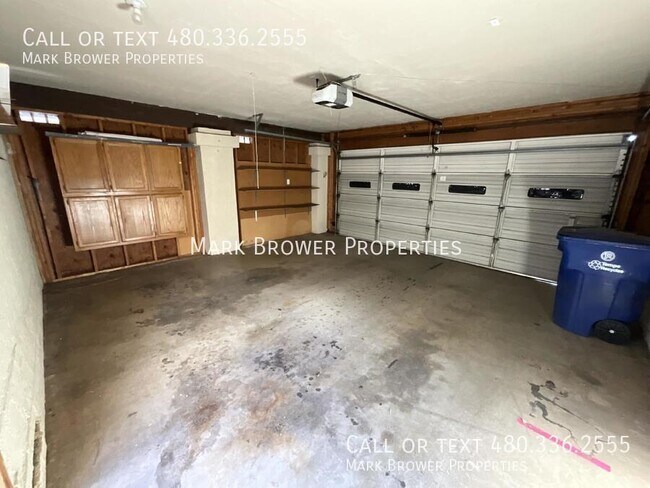 Building Photo - 3229 S Fairfield Dr