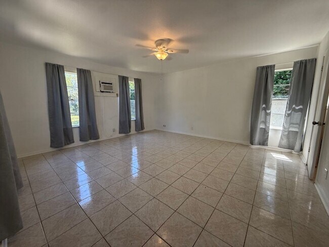 Building Photo - Huge Yard Front and Back over .39 acres 4 ...