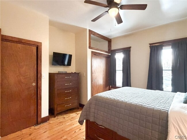 Building Photo - 1015 White Pl