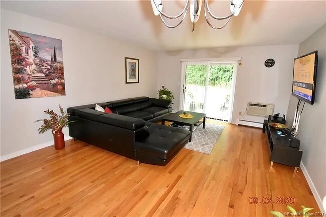 Building Photo - 6 Locust Cir