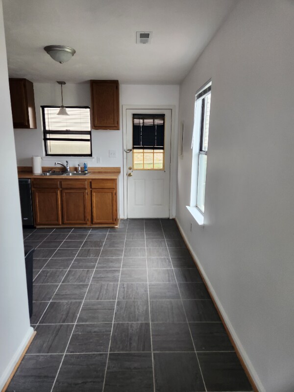 Building Photo - 225 A View Ave