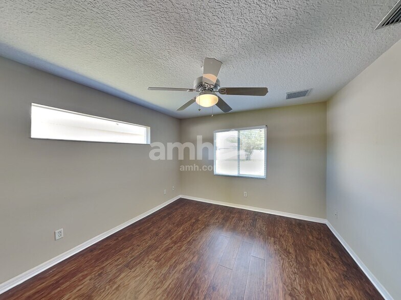 Building Photo - 6228 34th Pl E