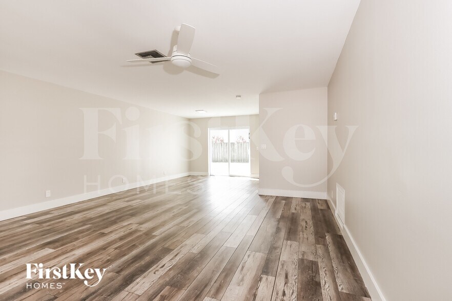 Building Photo - 8800 SW 10th St