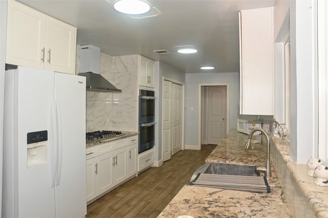 Building Photo - 5254 N Braeswood Blvd