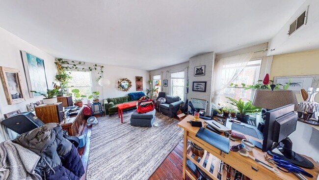 Building Photo - Luxurious Remodeled 1BR Suite with Island ...
