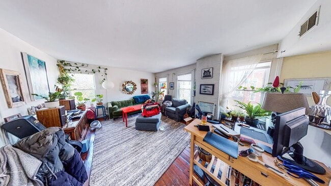 Building Photo - Luxuriously Remodeled 1BR Suite in East Rock | Designer Island Kitchen | Steps to Yale SOM