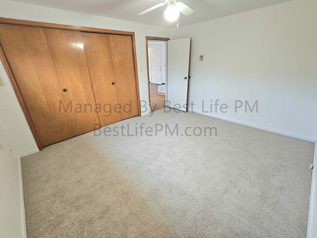 Building Photo - 3040 SE 136th Ave