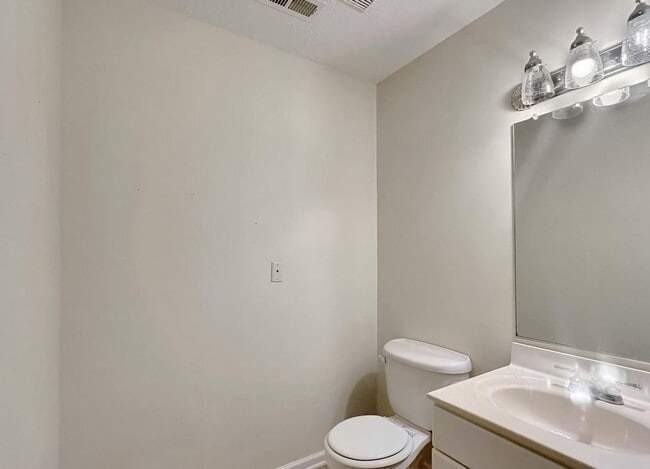 Building Photo - Beaver Creek Condo Enjoy Living at it's Fi...