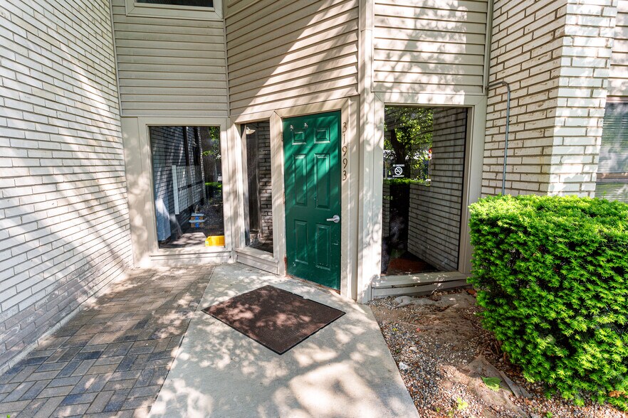 Building Photo - 31993 W 12 Mile Rd