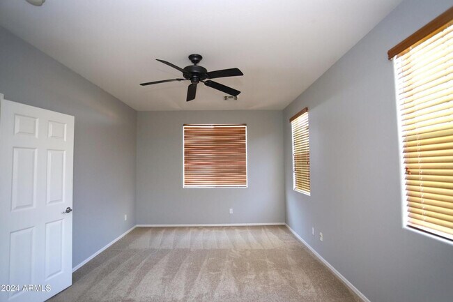 Building Photo - 2840 S Miller Dr