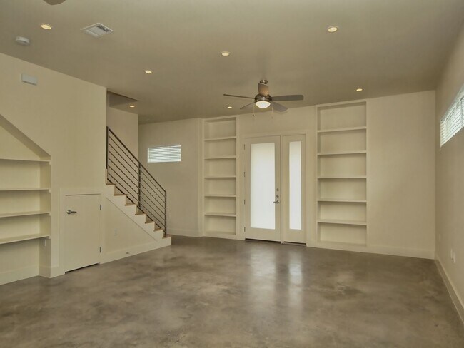 Building Photo - 603 W 30th St