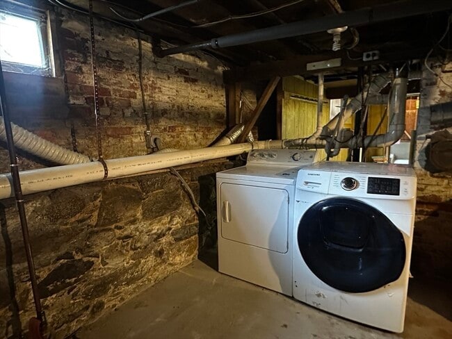 Building Photo - 61 5th Ave