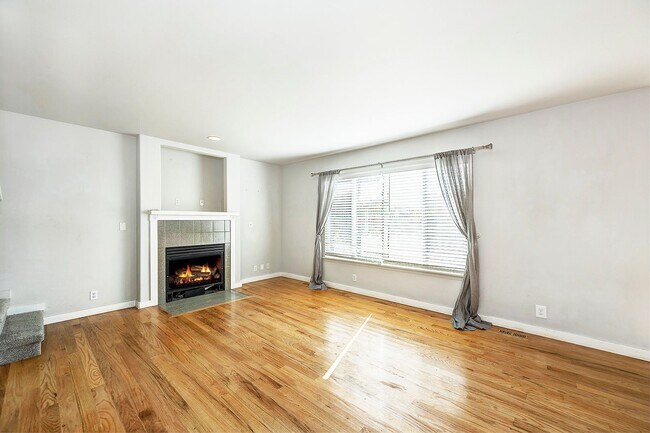 Building Photo - Monroe two story, three bed, two and half ...