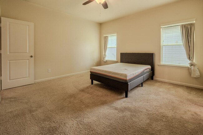 Building Photo - Move-In Ready 3BR Home | $2,100 with Lawncare or $2,000 Tenant Maintained