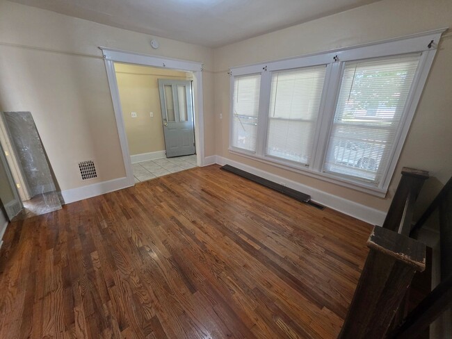 Building Photo - 35 Manitou Ave